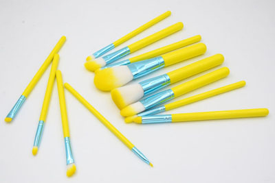 唇刷、眼線刷、眉刷的清洗技巧