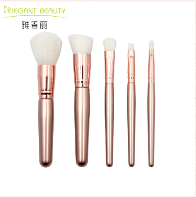 粉撲、美妝蛋、化妝刷，用它們化妝有什么區(qū)別？