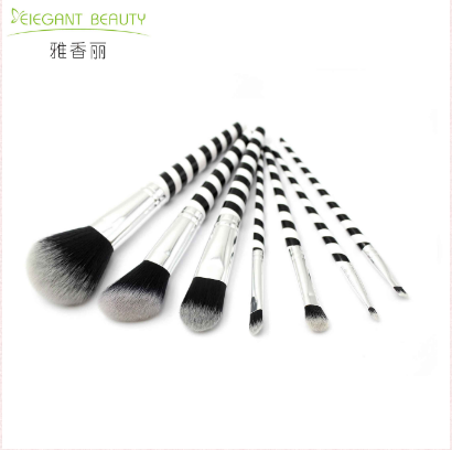 新買的化妝刷需要清洗么，該如何清洗呢？