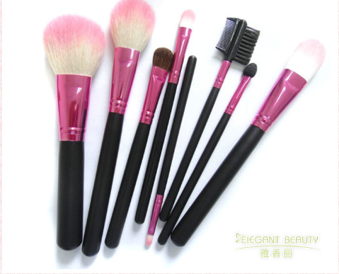 不同類型的粉底刷都有哪些使用方法呢？