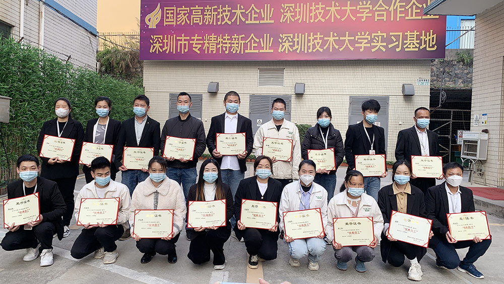 雅香麗化妝用品（深圳）有限公司預(yù)祝大家度過一個平安祥和、喜慶歡樂的元旦假期！