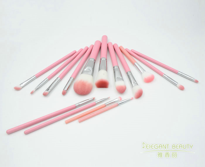 針對不同化妝技巧，應(yīng)如何選擇適合的化妝刷型號和大??？