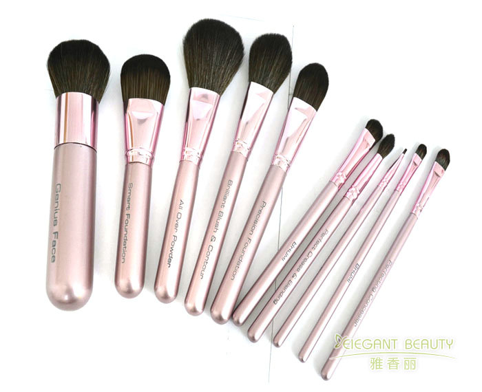 定制成套化妝刷時，有哪些個性化選項可供客戶選擇？