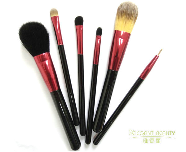 如何根據妝容風格選擇合適的化妝刷套裝？