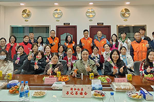 福城街道新和社區(qū)蒞臨雅香麗化妝用品（深圳）有限公司開展“巾幗綻放.婦女權(quán)益保護法介紹”書記茶話會。